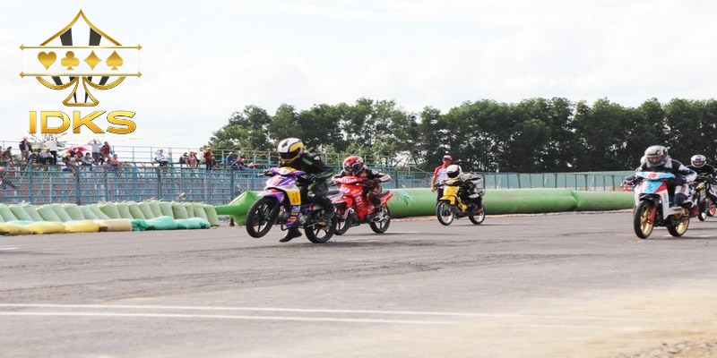 Variasi race klasik menyajikan persaingan balap yang sengit